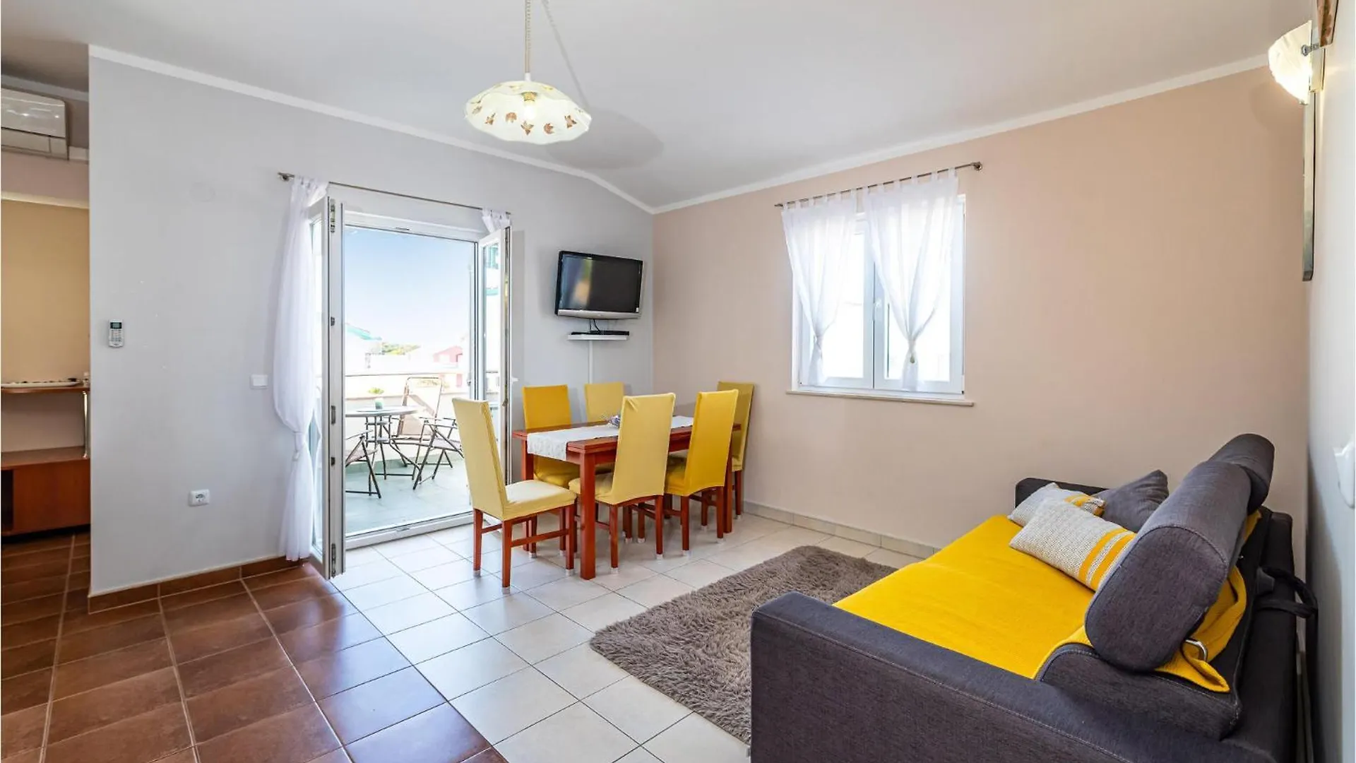 1 Bedroom Nice Apartment In Razanac